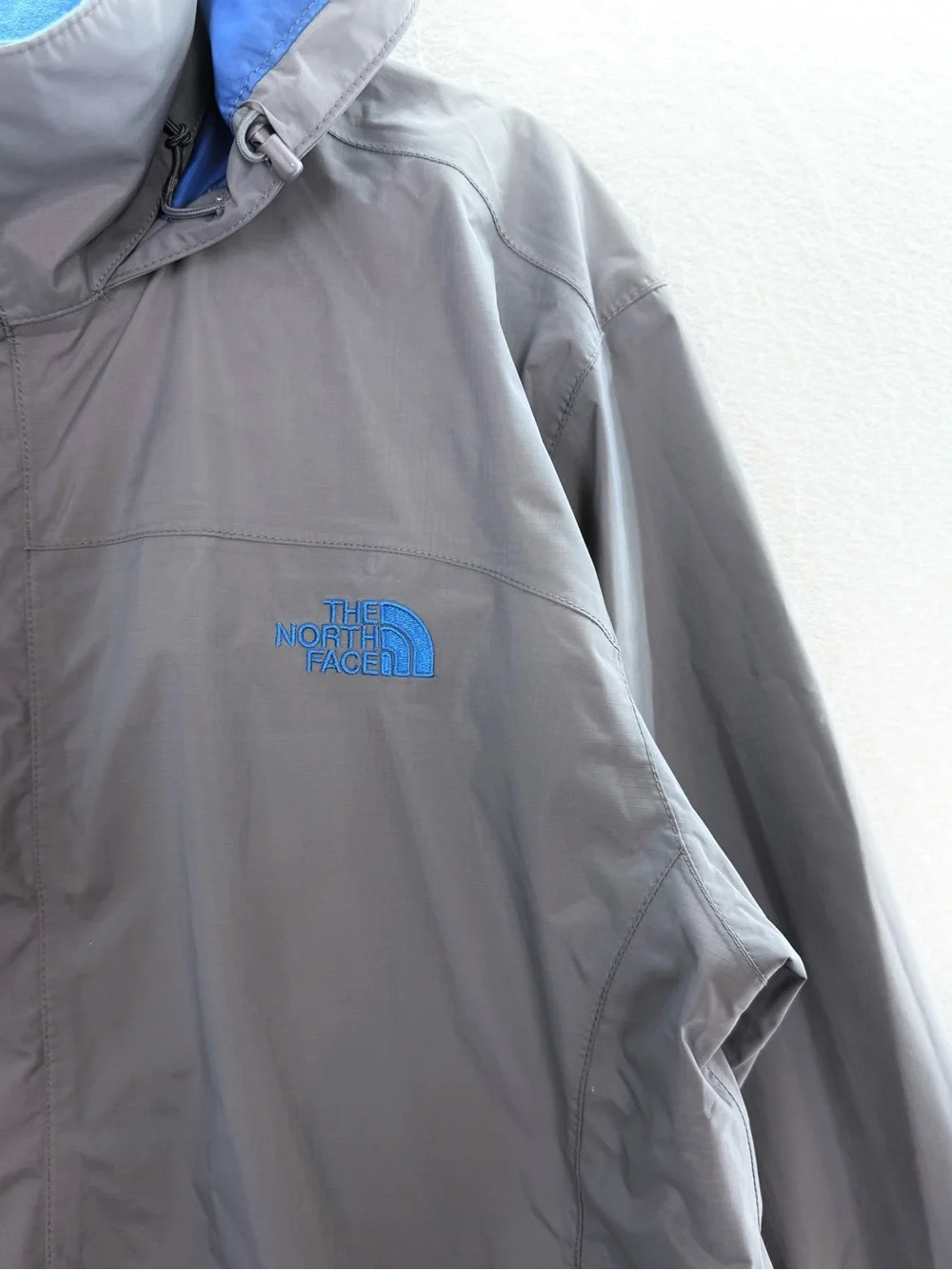 The North Face - Men’s Resolve grey insulated jacket full zip up rain coat SZ M